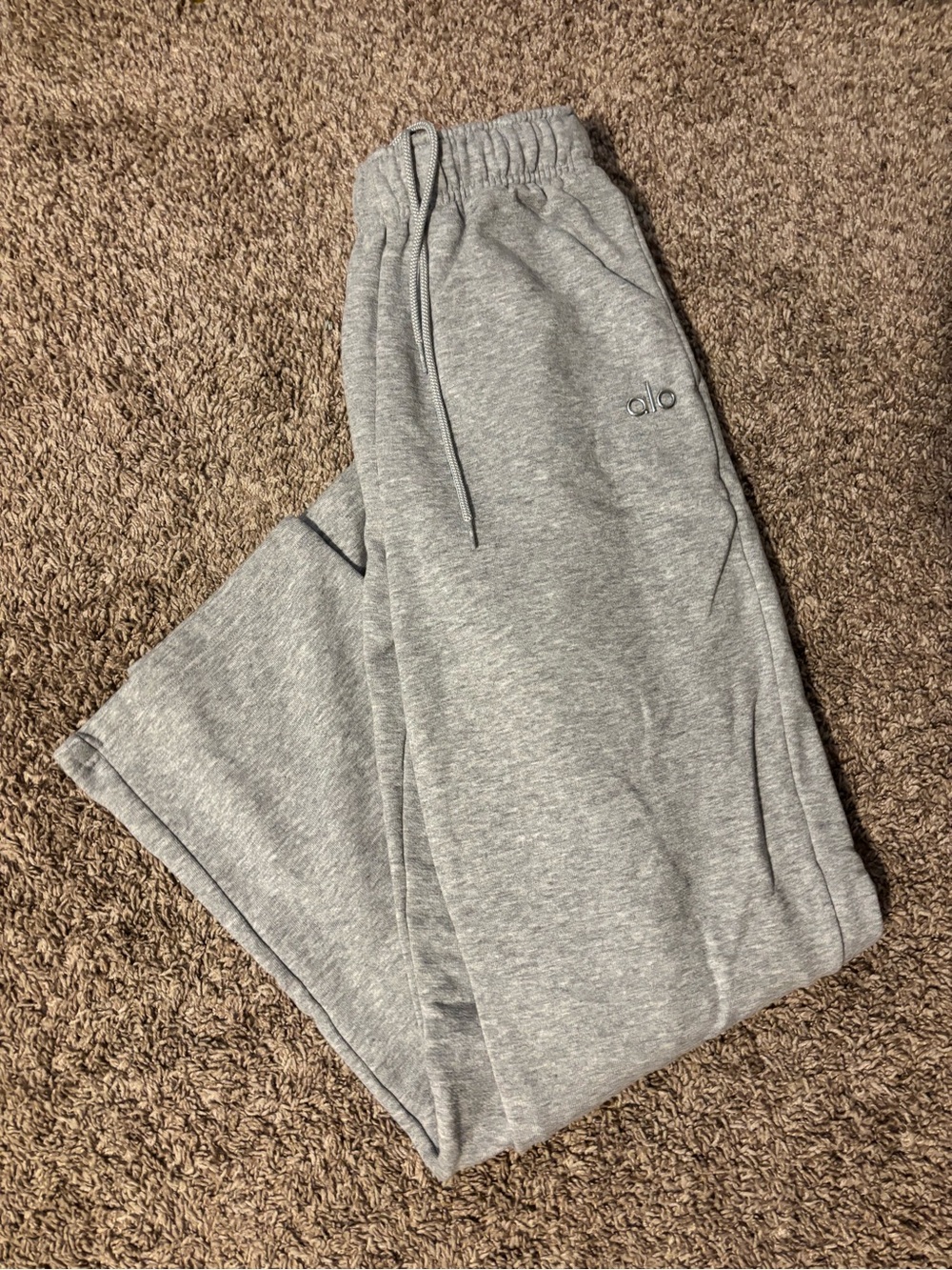 NEVER WORN- ALO Yoga Wide Leg Sweatpants in Heather Gray